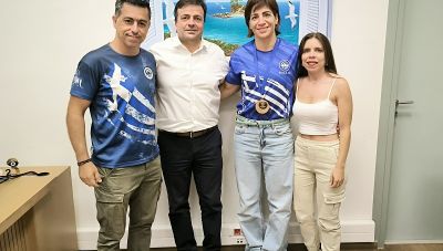 Συνάντηση Ν. Συριγωνάκη με τη Δ. Ανδρούτσου που κατέκτησε το χάλκινο μετάλλιο στο Παγκόσμιο Πρωτάθλημα Πάλης στην άμμο