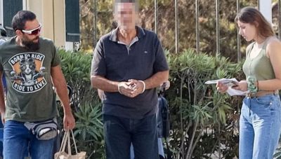 Στον ανακριτή ο 66χρονος καθηγητής που συνελήφθη για τις φωτιές στη Βάρη