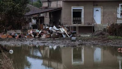 Χαλκιδική: Γιαγιά και τα τρία εγγόνια της εγκλωβίστηκαν με το αυτοκίνητό τους σε ρέμα