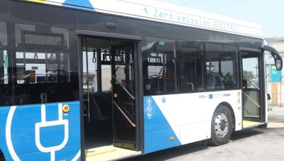 Θεσσαλονίκη: Οδηγός του ΟΑΣΘ βρήκε 2.500 ευρώ στο λεωφορείο του και τα παρέδωσε αμέσως