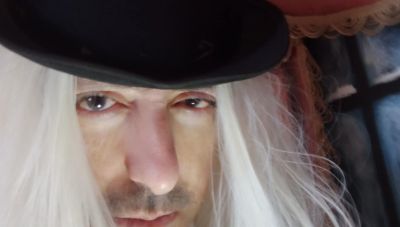 Ο καλλιτέχνης που ζωντανεύει τον Σκρούτζ για το κοινό του Ηρακλείου