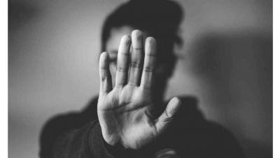 Αλματώδης αύξηση των περιστατικών ενδοοικογενειακής βίας - Τα στοιχεία που κατέθεσε στη Βουλή ο Χρυσοχοΐδης