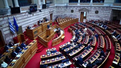 Σφοδρή αντιπαράθεση στη Βουλή με επίκεντρο την ψήφιση του προϋπολογισμού