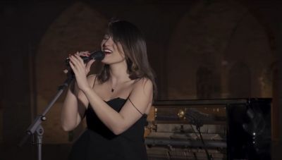 Ιράν: Γυναίκα συνελήφθη επειδή τραγούδησε σε διαδικτυακή συναυλία χωρίς να φοράει χιτζάμπ