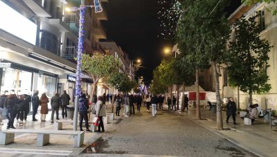 Σε εορταστικούς ρυθμούς η αγορά - Από 18 Δεκεμβρίου το «Καλάθι του Αϊ-Βασίλη»