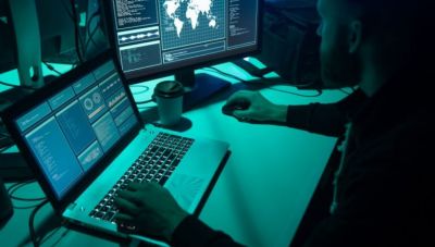 Mike Waltz: Αυστηρότερα μέτρα για τους επιτιθέμενους στον κυβερνοχώρο