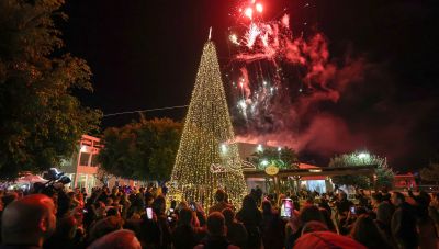 Με πολλά παιδικά χαμόγελα φωταγωγήθηκε το Χριστουγεννιάτικο δέντρο του Δήμου Μαλεβιζίου