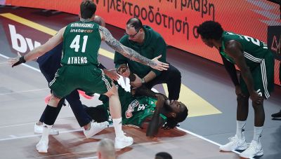 Euroleague: «Πάγωσε» το ΟΑΚΑ με τον σοκαριστικό τραυματισμό του Λεσόρ (Βίντεο)