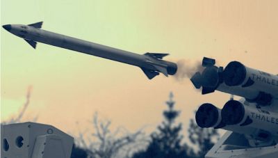 Η Βρετανία ανακοίνωσε νέα στρατιωτική βοήθεια 273 εκατ. ευρώ προς την Ουκρανία