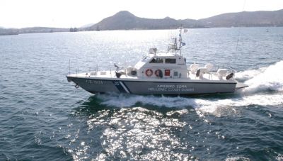 Σάμος: Το Λιμενικό διέσωσε 35 αλλοδαπούς ανοιχτά του νησιού - Στο σκάφος επέβαιναν 15 παιδιά