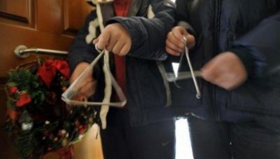 Ηράκλειο: Ελεύθερες υπό όρους οι κοπέλες που λήστεψαν παιδιά που έλεγαν τα κάλαντα