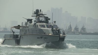 Mark VI: Τα Σκάφη Ανορθόδοξου Πολέμου θα εξοπλίσουν Ζ’ΜΑΚ και ΤΝΕΕ – Black Hawk για την ΜΑΕΕ