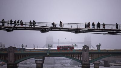 Βρετανία: Για τρίτη μέρα συνεχίζονται καθυστερήσεις στα αεροδρόμια λόγω της πυκνής ομίχλης