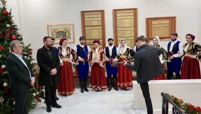 Ευχές, κάλαντα και μαντινάδες στον Περιφερειάρχη Κρήτης για την πρωτοχρονιά (Φωτο & Βίντεο)