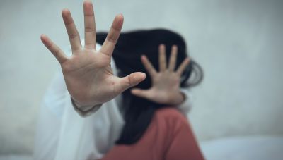 Λάρισα: Ανήλικες ξυλοκόπησαν 13χρονη στην πλατεία της Νεάπολης!