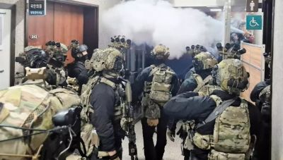 Χάος στη Νότια Κορέα: Μαζικές παραιτήσεις συνεργατών του Γιουν Σουκ μετά το φιάσκο με τον στρατιωτικό νόμο