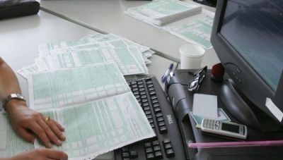 Οι 12 υποχρεώσεις των φορολογουμένων πριν φύγει το 2024 - Τι πρέπει να πληρώσουμε