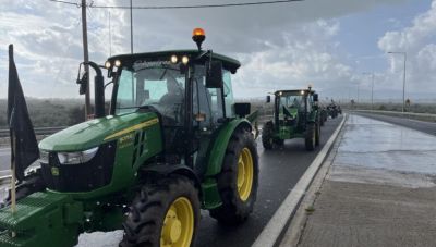 «Ζεσταίνουν» τα τρακτέρ για την Τρίτη οι αγρότες – Σχεδιάζουν τα επόμενα βήματά τους, κλείνουν συμβολικά για λίγο τους δρόμους