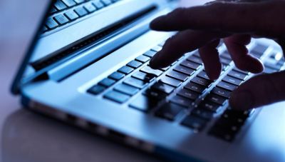Ηλεκτρονικές απάτες: Οι χάκερ αδειάζουν λογαριασμούς και βγαίνουν λάδι-Τι φταίει