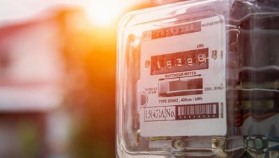 Έρχεται μείωση στα τιμολόγια ρεύματος, φουλ ανταγωνισμός στα σταθερά