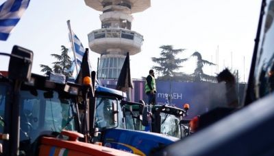 Παραμένουν στα μπλόκα οι αγρότες- Πως είδαν τα μέτρα της κυβέρνησης