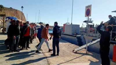 Γαύδος: Μεταφέρθηκαν στα Χανιά οι 74 μετανάστες- Οικονομική βοήθεια ζητάει η Δήμαρχος