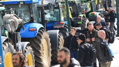 Αγρότες: Στο Σύνταγμα δεκάδες τρακτέρ, στις 18:30 το συλλαλητήριο