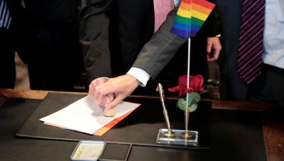 Κρήτη: Γεγονός και ο πρώτος γάμος μεταξύ ανδρών