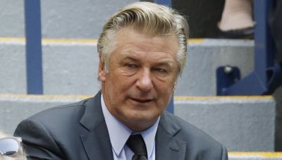 O 'Αλεκ Μπάλντουιν συμμετέχει σε βίντεο για να προωθήσει την πώληση του σπιτιού του 