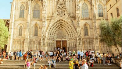 Ισπανία: Αναμένεται ρεκόρ στον αριθμό των τουριστών αυτό το καλοκαίρι (Βίντεο)