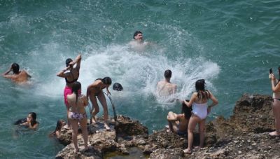 Σε κλοιό ακραίας ζέστης η χώρα: Πάνω από 40 βαθμοί σήμερα σε πολλές περιοχές – Παρατείνεται μέχρι το επόμενο Σαββατοκύριακο