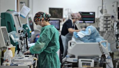 Κορωνοϊός: Ραγδαία άνοδος των κρουσμάτων μέσα σε 13 ημέρες - 30% αυξήθηκαν οι νοσηλείες