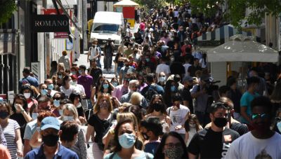 Κορωνοϊός: Γιατί αυξάνονται τα κρούσματα το καλοκαίρι, τι συμβαίνει σε άλλες χώρες