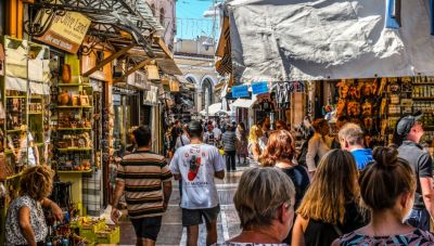ΑΑΔΕ: Σαρωτικοί έλεγχοι για POS σε ταξί, λαϊκές αγορές και τουριστικές επιχειρήσεις