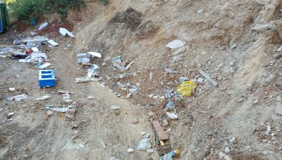 Παντάνασσα: Λακκούβες, σκουπίδια, μπάζα, λιμνάζοντα νερά - Πολλά παράπονα από κατοίκους και επιχειρηματίες για τη δημοτική αρχή (Φωτό)