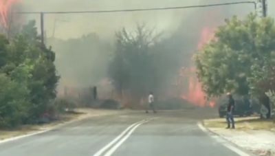 Σε ύφεση η φωτιά στον Τρίλοφο Θεσσαλονίκης – Μάχη με τις φλόγες που έφτασαν κοντά σε σπίτια (Φώτο + Βίντεο)