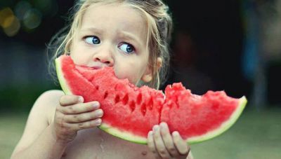 Το απόλυτο καλοκαιρινό φρούτο που μειώνει τη φλεγμονή και ενισχύει την πέψη και την υγεία της καρδιάς