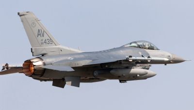 Η Ρωσία στοχεύει αεροπορικές βάσεις στην Ουκρανία, ενόψει της άφιξης των πρώτων F-16