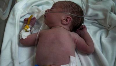 Μωρό σώθηκε από την κοιλιά Παλαιστίνιας εγκύου που σκοτώθηκε σε ισραηλινό βομβαρδισμό στη Γάζα