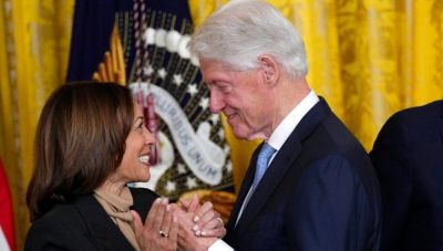 Ο Κλίντον στηρίζει την υποψηφιότητα της Κάμαλα Χάρις