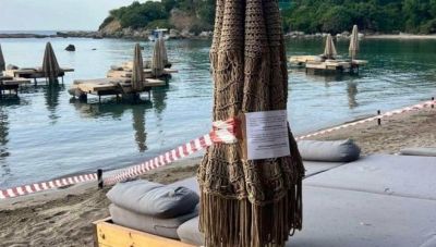 Ηράκλειο: Τα παράνομα ομπρελοκαθίσματα και το τσουχτερό πρόστιμο