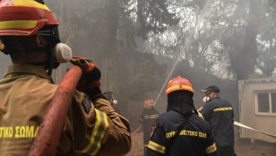 Χανιά: Ενισχύονται οι δυνάμεις της Πυροσβεστικής στο Σέλινο – Μάχη να μην φτάσει η φωτιά στην Μάζα