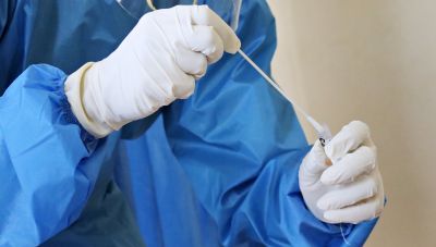 Κορωνοϊός: 35 νεκροί σε μια εβδομάδα, νέα αύξηση στις εισαγωγές στα νοσοκομεία