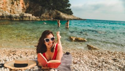 Βιβλία: Οι 5 κορυφαίες επιλογές για να διαβάσεις στη παραλία