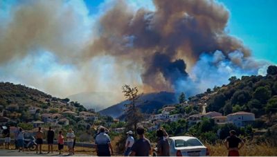 Ανεξέλεγκτη η φωτιά στην Εύβοια: Εκκενώθηκαν οικισμοί - Τραυματίστηκε πυροσβέστης
