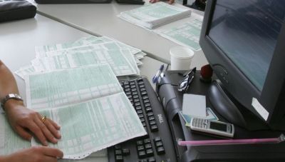 Φορολογικές δηλώσεις: Ποιοι θα σηκώνουν φέτος το μεγαλύτερο βάρος της φορολογίας εισοδήματος