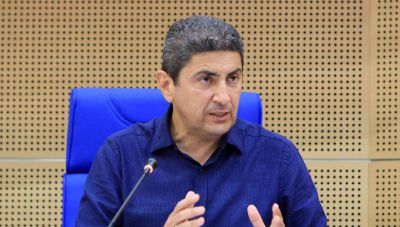 «Ο Αυγενάκης άρχισε να με βρίζει, να με απειλεί και πέταξε μια καρέκλα κάτω» κατέθεσε ο υπάλληλος του αεροδρομίου