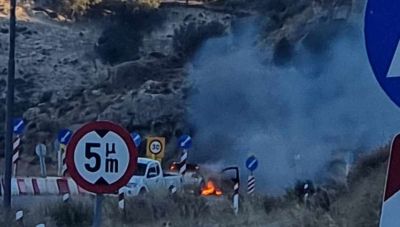 Ηράκλειο: Αυτοκίνητο έπιασε φωτιά στην Ηρακλείου - Μοιρών (ΦΩΤΟ)
