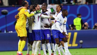 EURO 2024: Ένα… δοκάρι έστειλε τη Γαλλία στους «4»