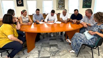 Σύμβαση για τσιμεντοστρώσεις και ασφαλτοστρώσεις στα Καλέσα υπέγραψε ο Δήμαρχος Μαλεβιζίου Μεν. Μποκέας